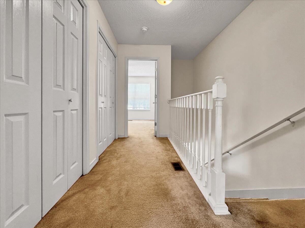 OAK PARK TOWNHOMES - Residential Lease