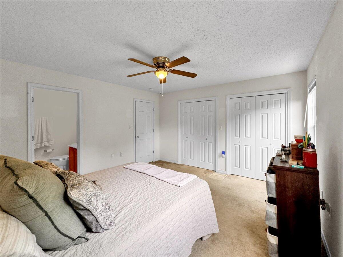 OAK PARK TOWNHOMES - Residential Lease