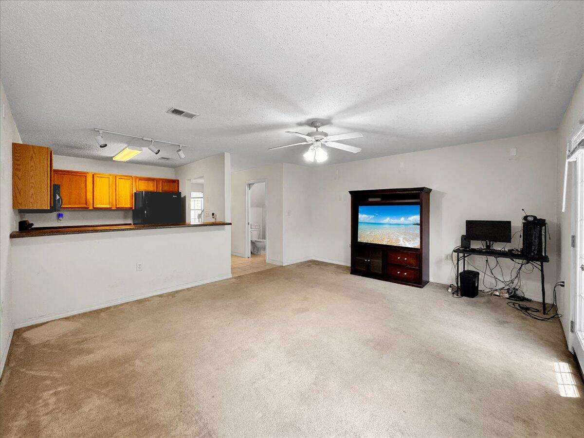 OAK PARK TOWNHOMES - Residential Lease