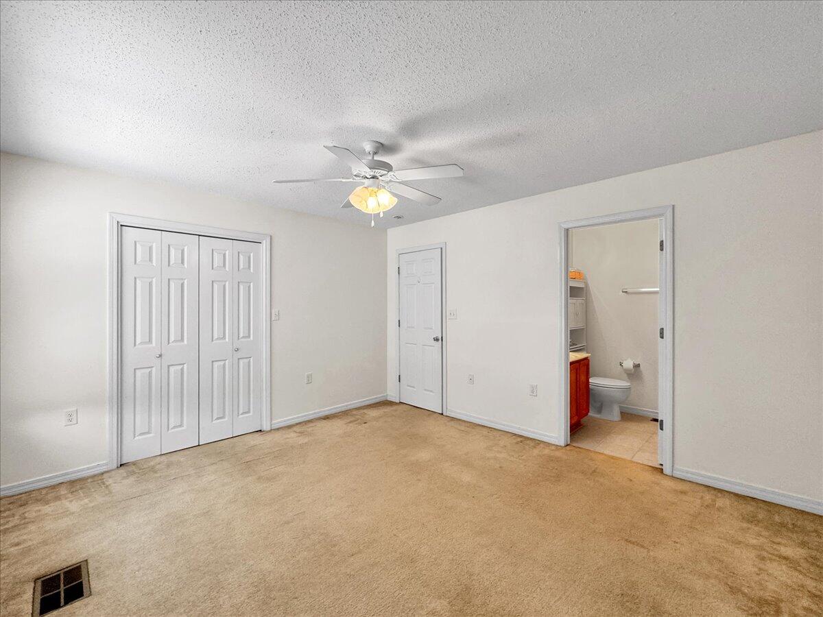 OAK PARK TOWNHOMES - Residential Lease