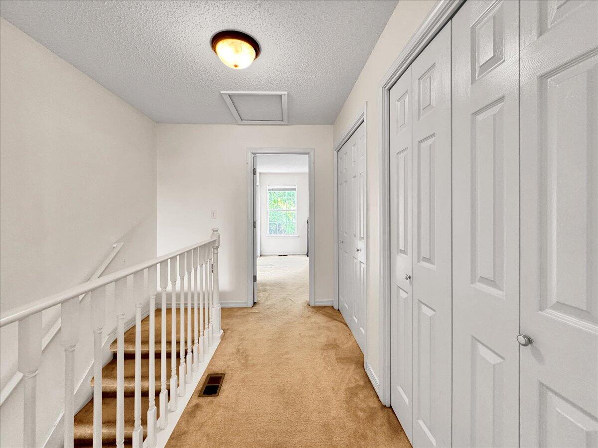 OAK PARK TOWNHOMES - Residential Lease