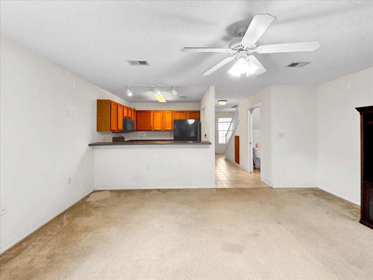 OAK PARK TOWNHOMES - Residential Lease