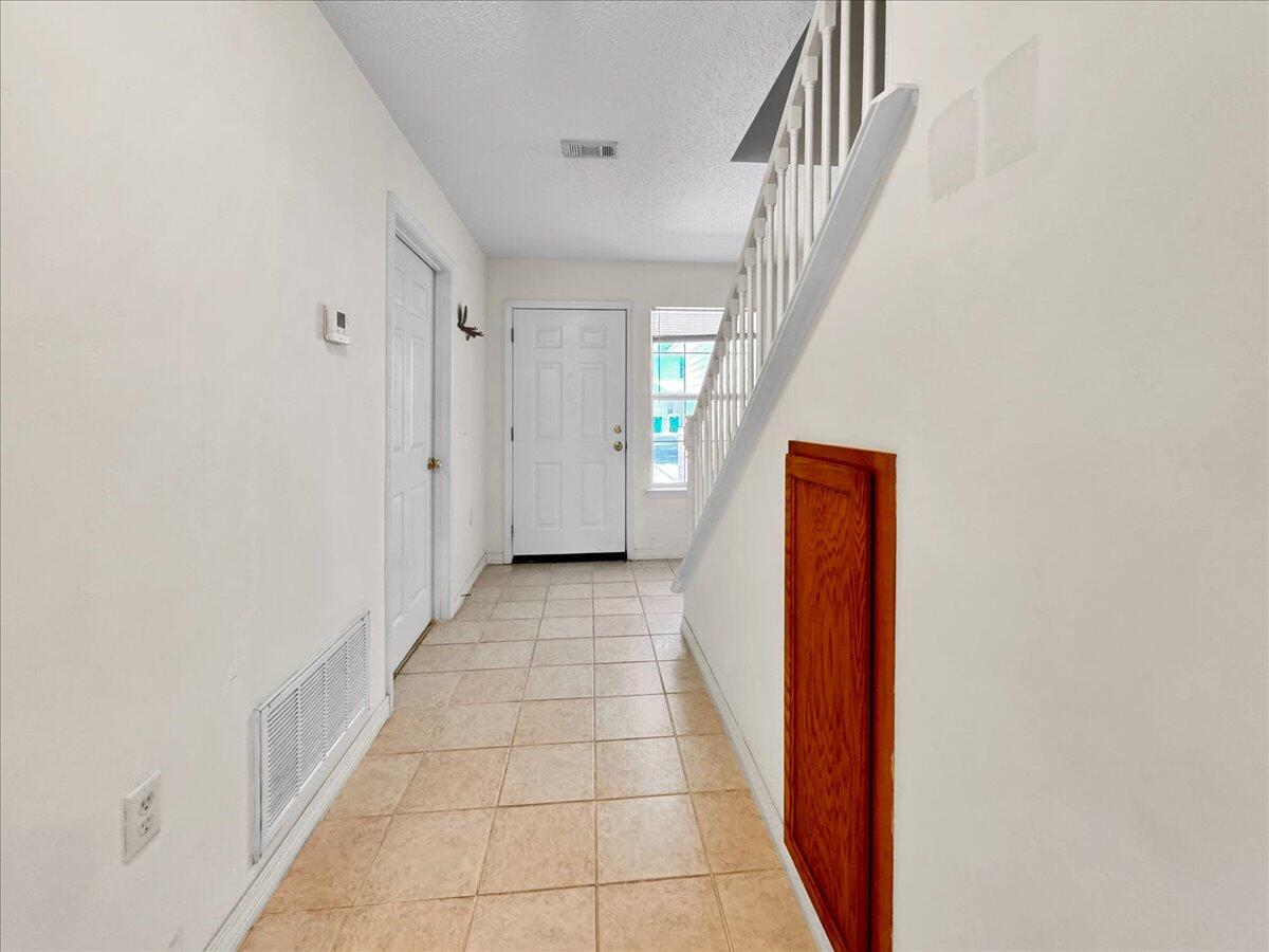 OAK PARK TOWNHOMES - Residential Lease