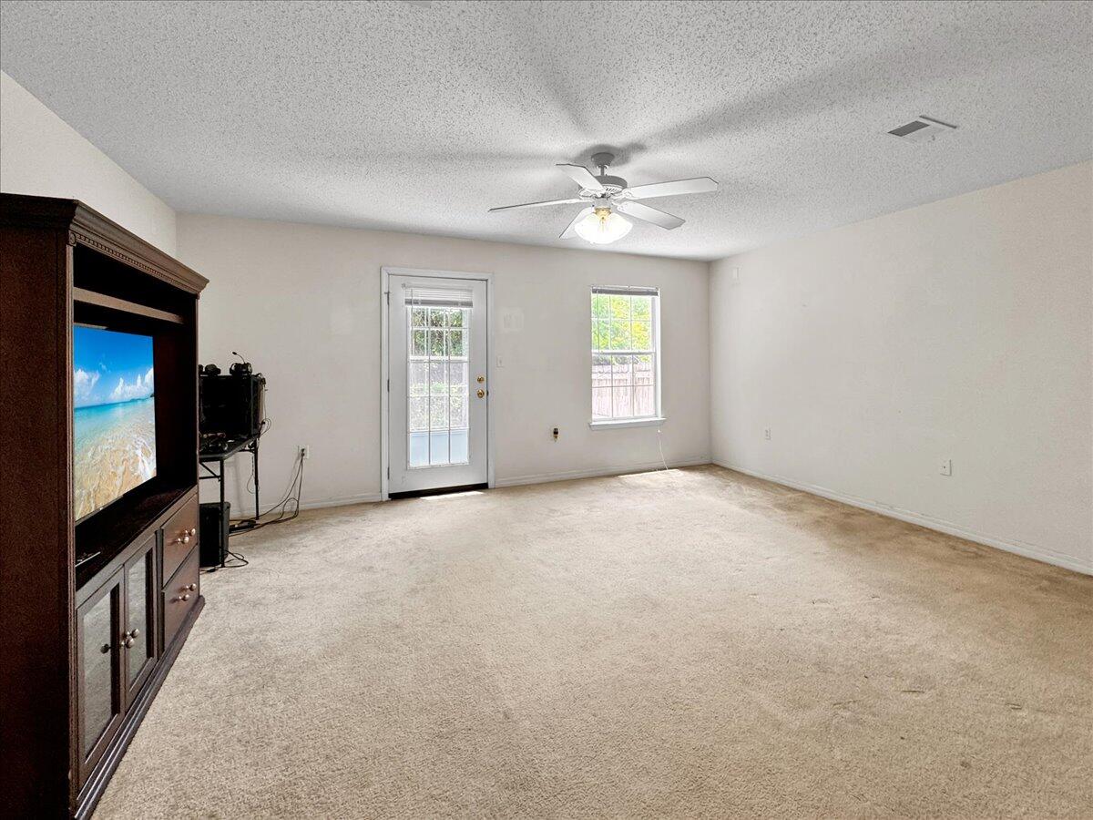 OAK PARK TOWNHOMES - Residential Lease
