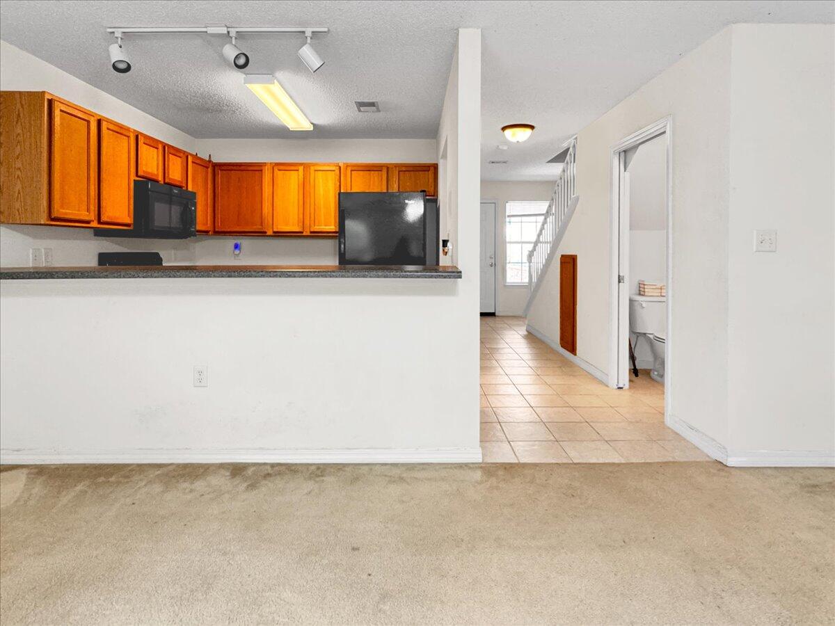 OAK PARK TOWNHOMES - Residential Lease