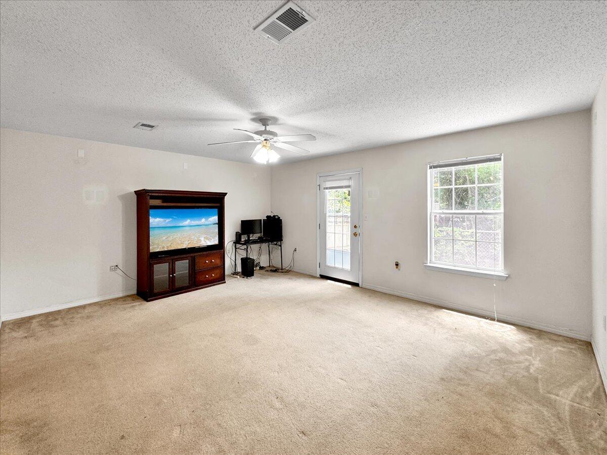 OAK PARK TOWNHOMES - Residential Lease