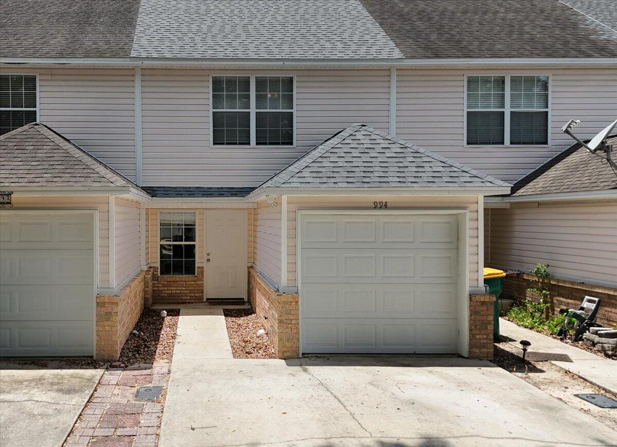 Lovely townhome on the Northwest part of FWB. Wide tiled entry way is very inviting and leads to open floor plan for dining/kitchen/living rooms areas. Kitchen offers plenty of counter space and breakfast bar. Plenty of storage at top of stairs with linen closets. Each bedroom has its own private bath. Private patio in back yard.
