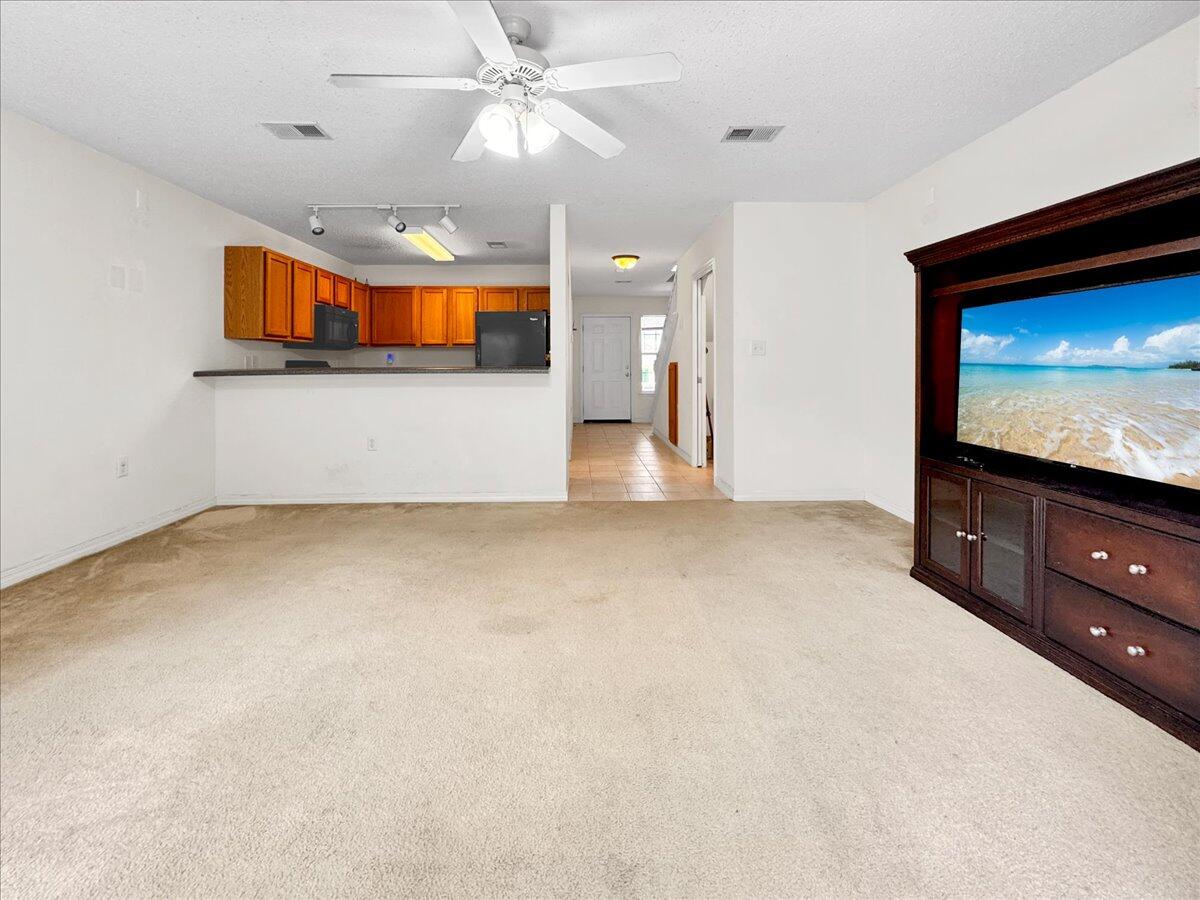 OAK PARK TOWNHOMES - Residential Lease