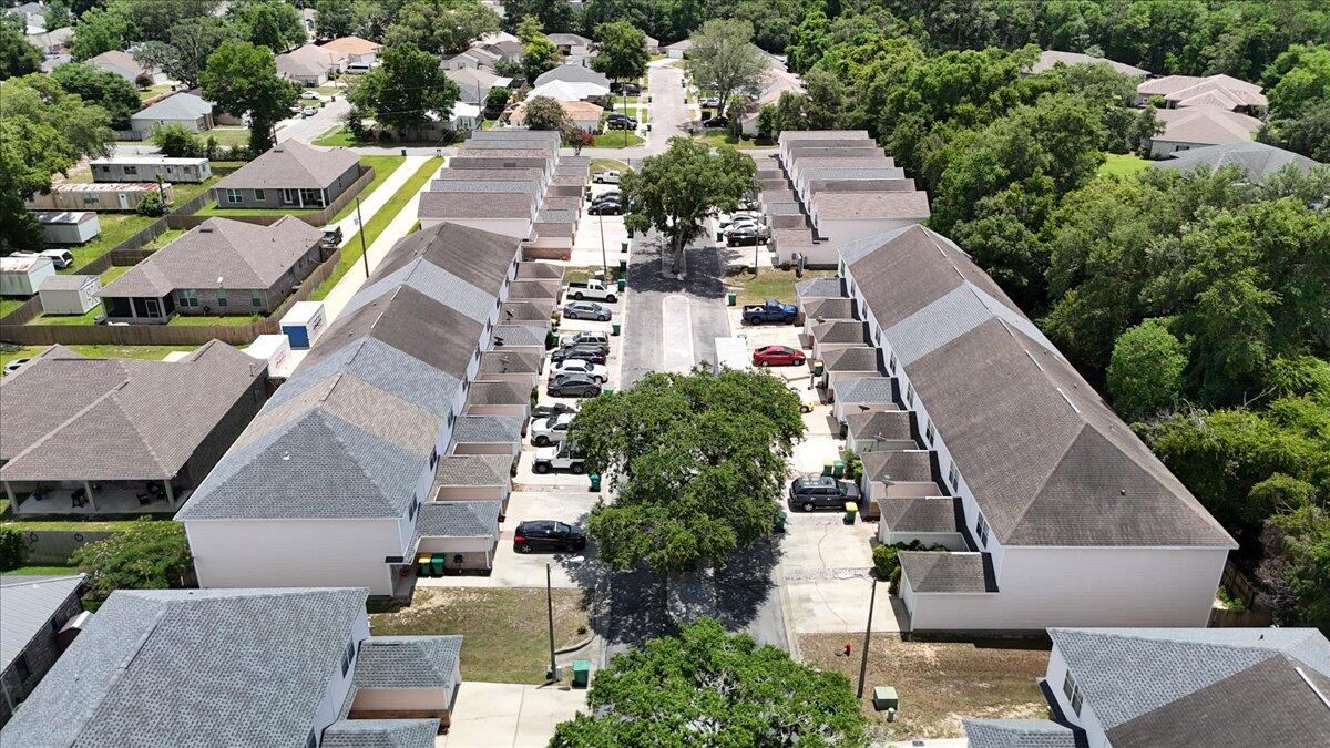 OAK PARK TOWNHOMES - Residential Lease