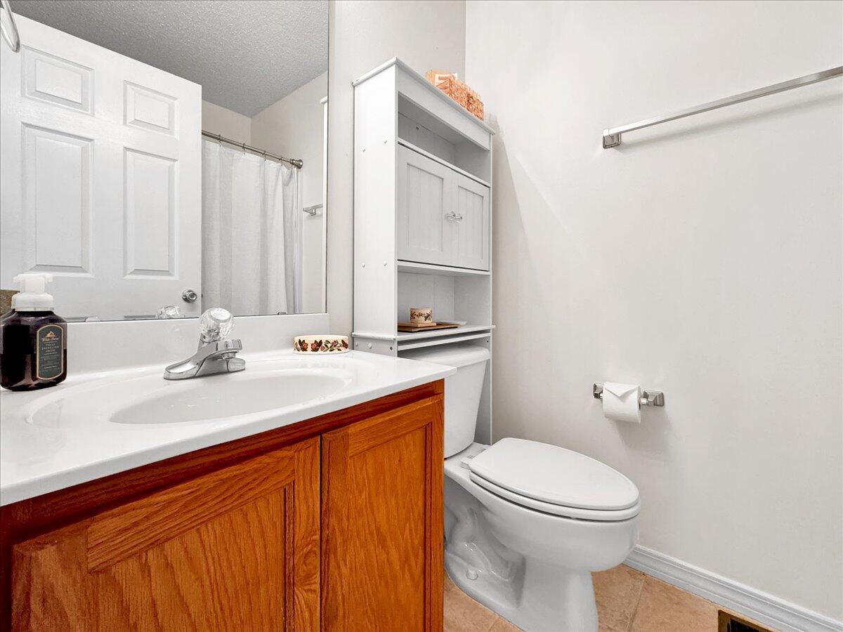 OAK PARK TOWNHOMES - Residential Lease