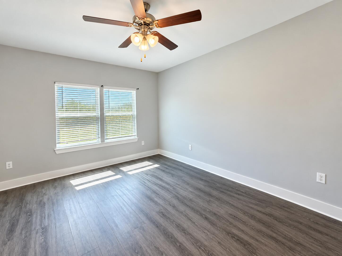 VERANDAS AT FREEPORT - Residential Lease