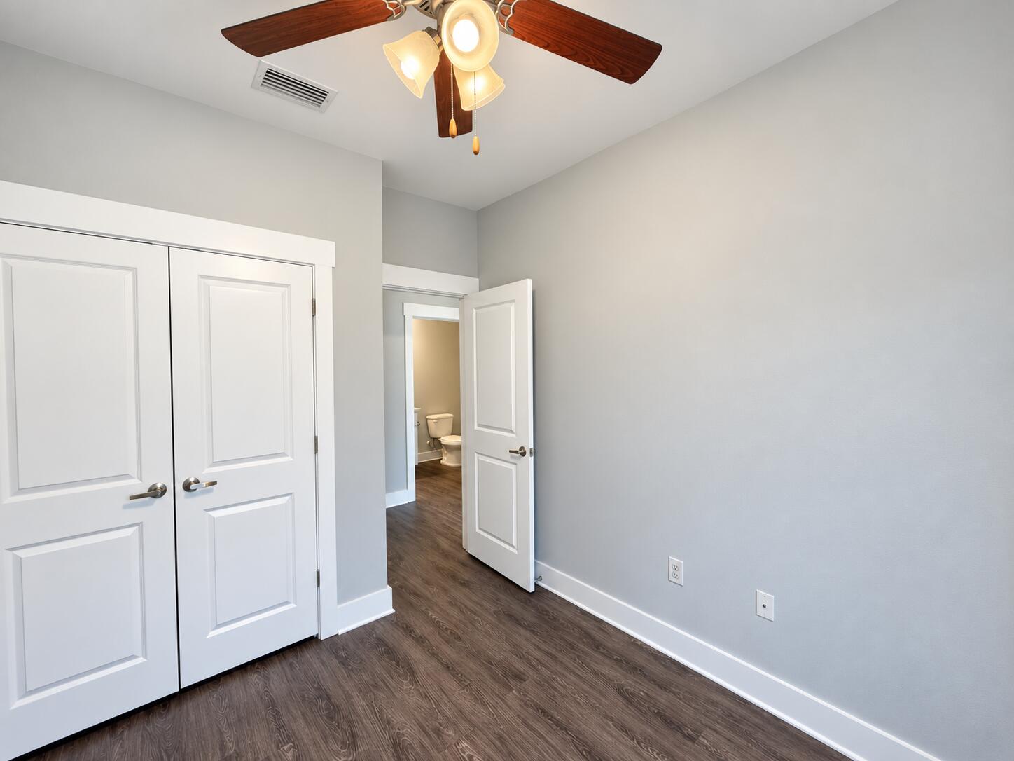 VERANDAS AT FREEPORT - Residential Lease