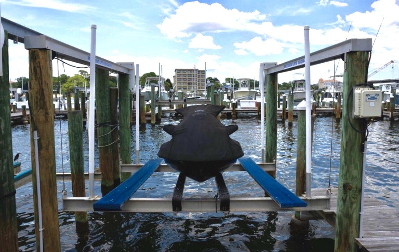 PALM COURT YACHT CLUB - Residential