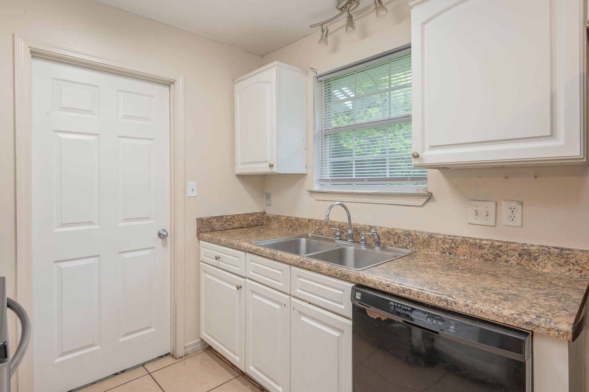 FAIRVIEW ADDN TO CRESTVIEW - Residential
