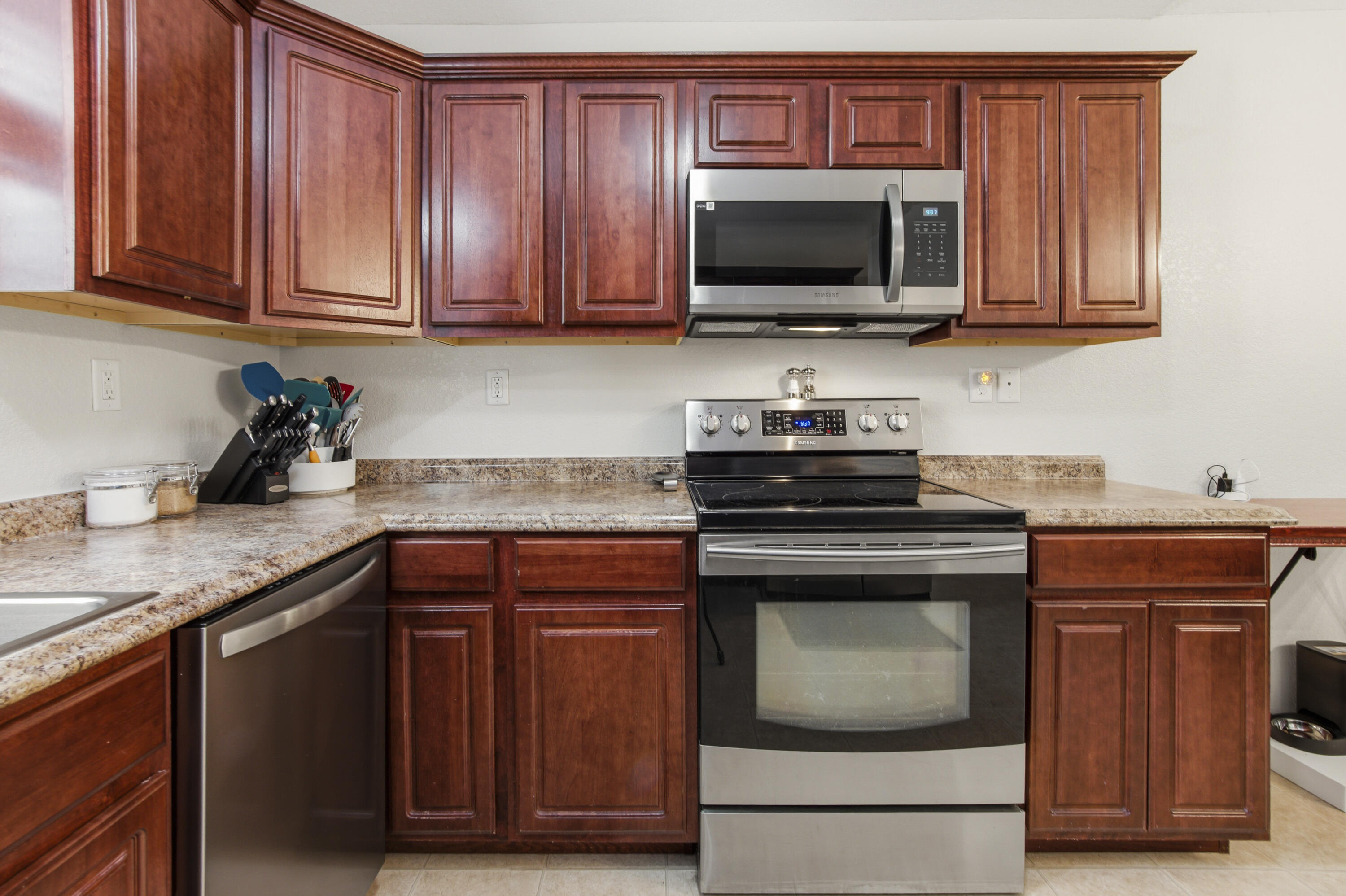 OAKWOOD LAKES ESTATES - Residential
