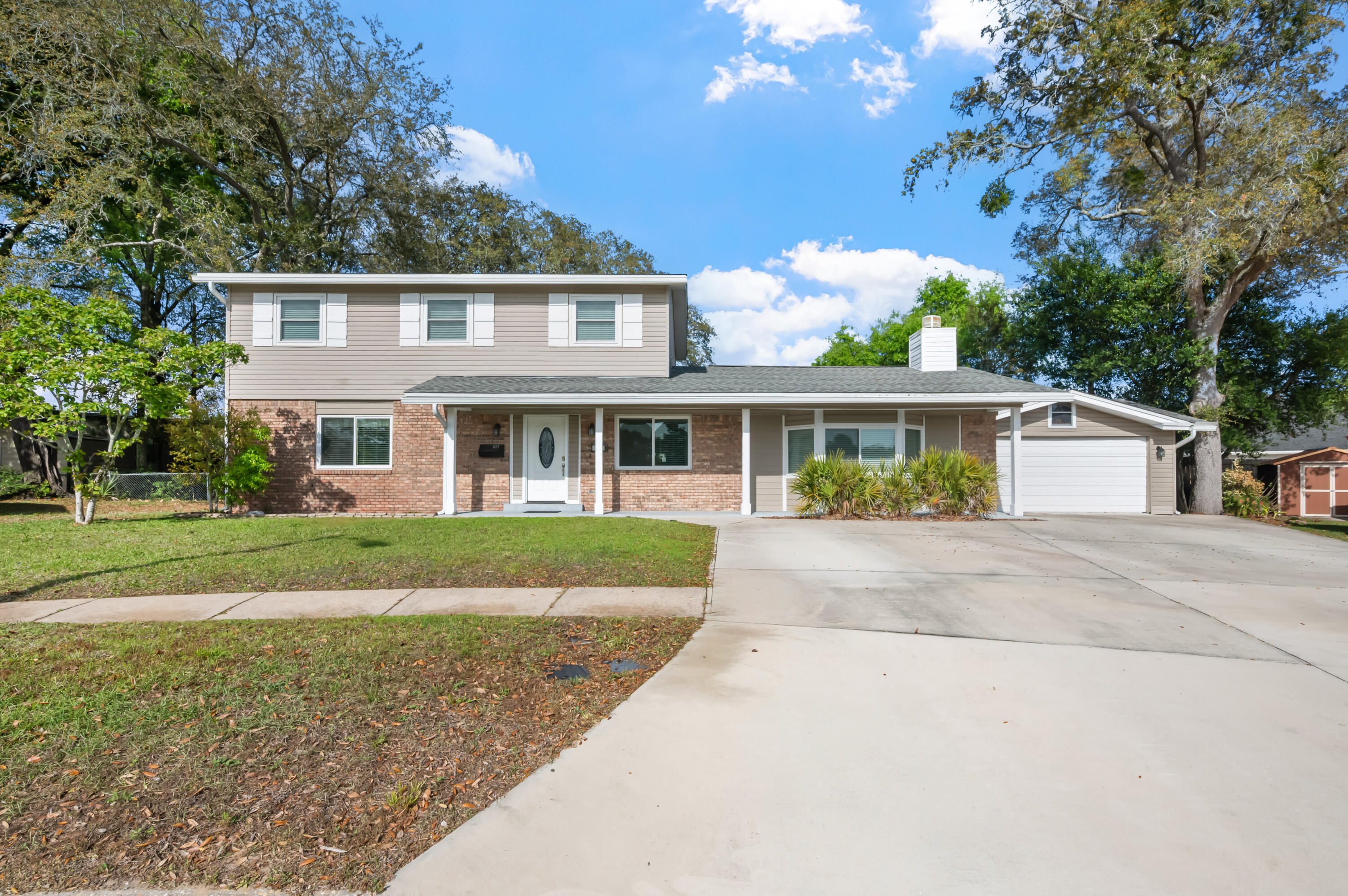 PINE LAKE - Residential
