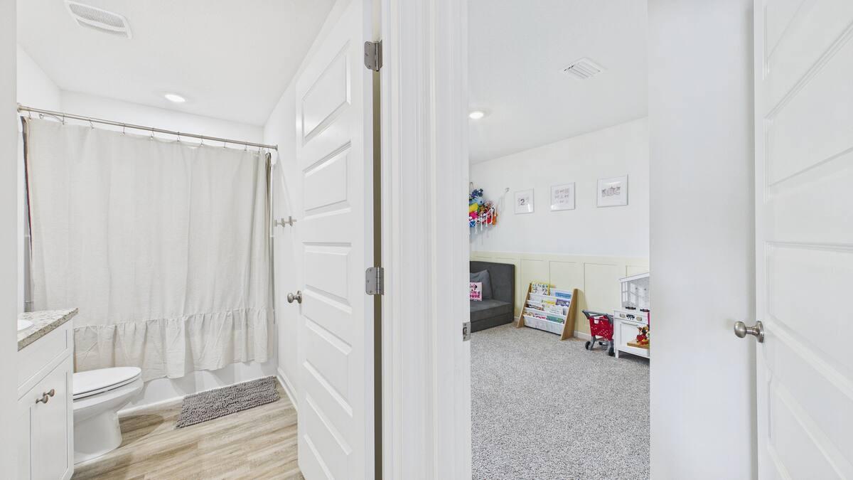 OWL'S HEAD - Residential Lease