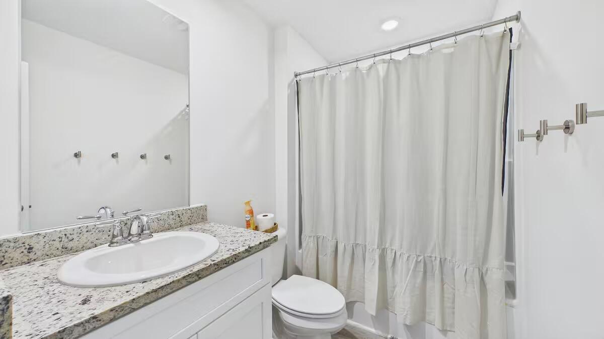 OWL'S HEAD - Residential Lease