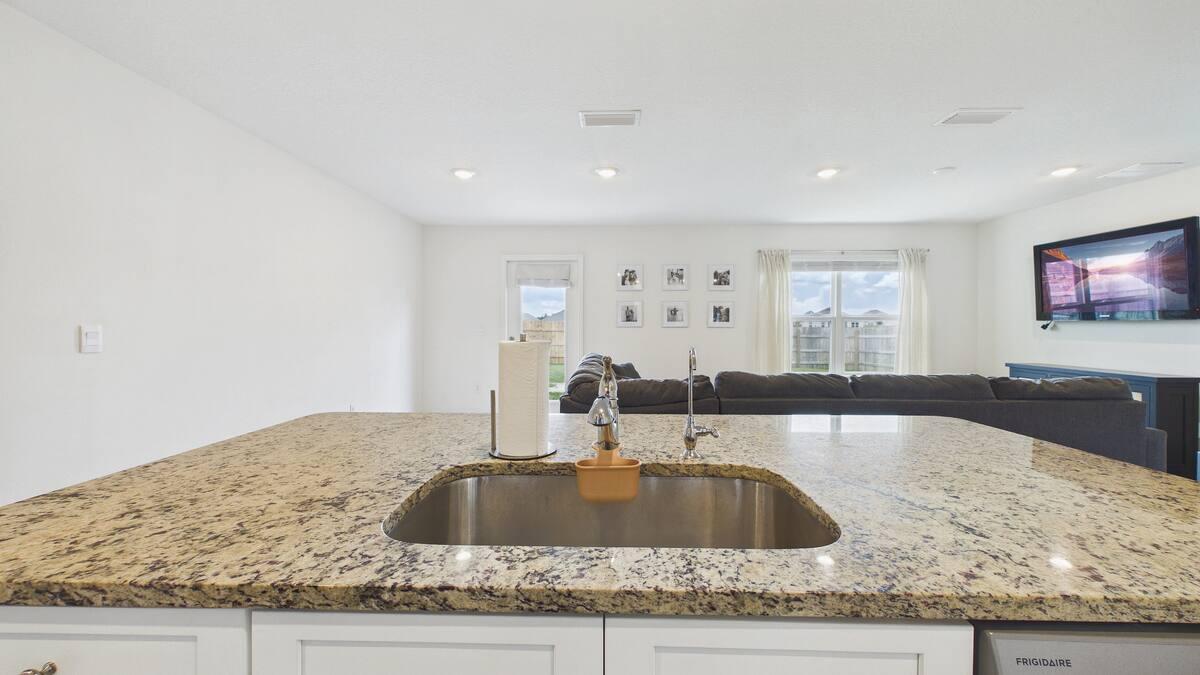 OWL'S HEAD - Residential Lease