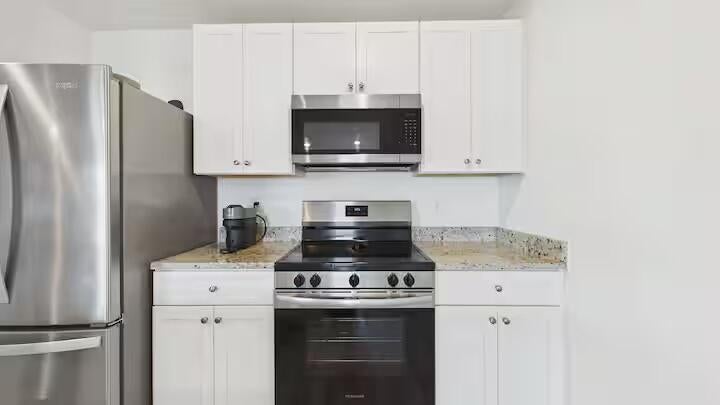 OWL'S HEAD - Residential Lease