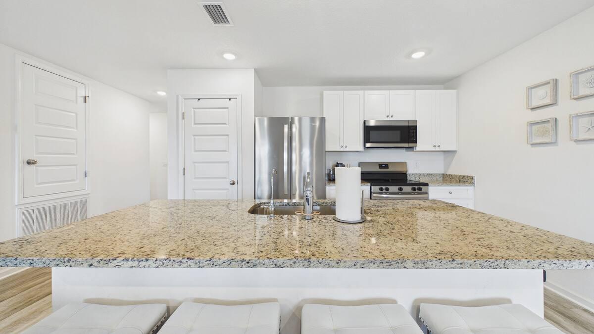 OWL'S HEAD - Residential Lease