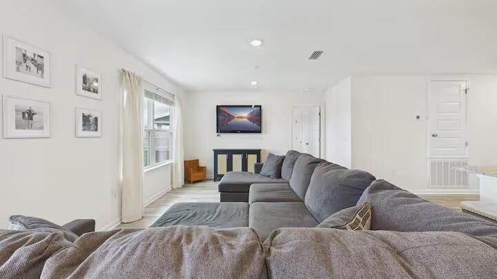 OWL'S HEAD - Residential Lease