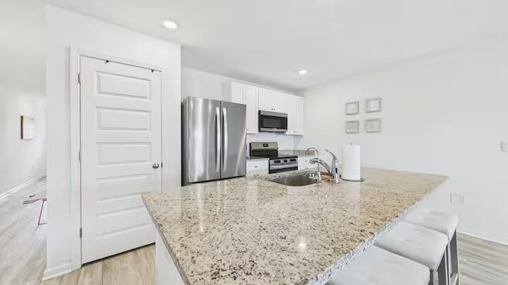 OWL'S HEAD - Residential Lease
