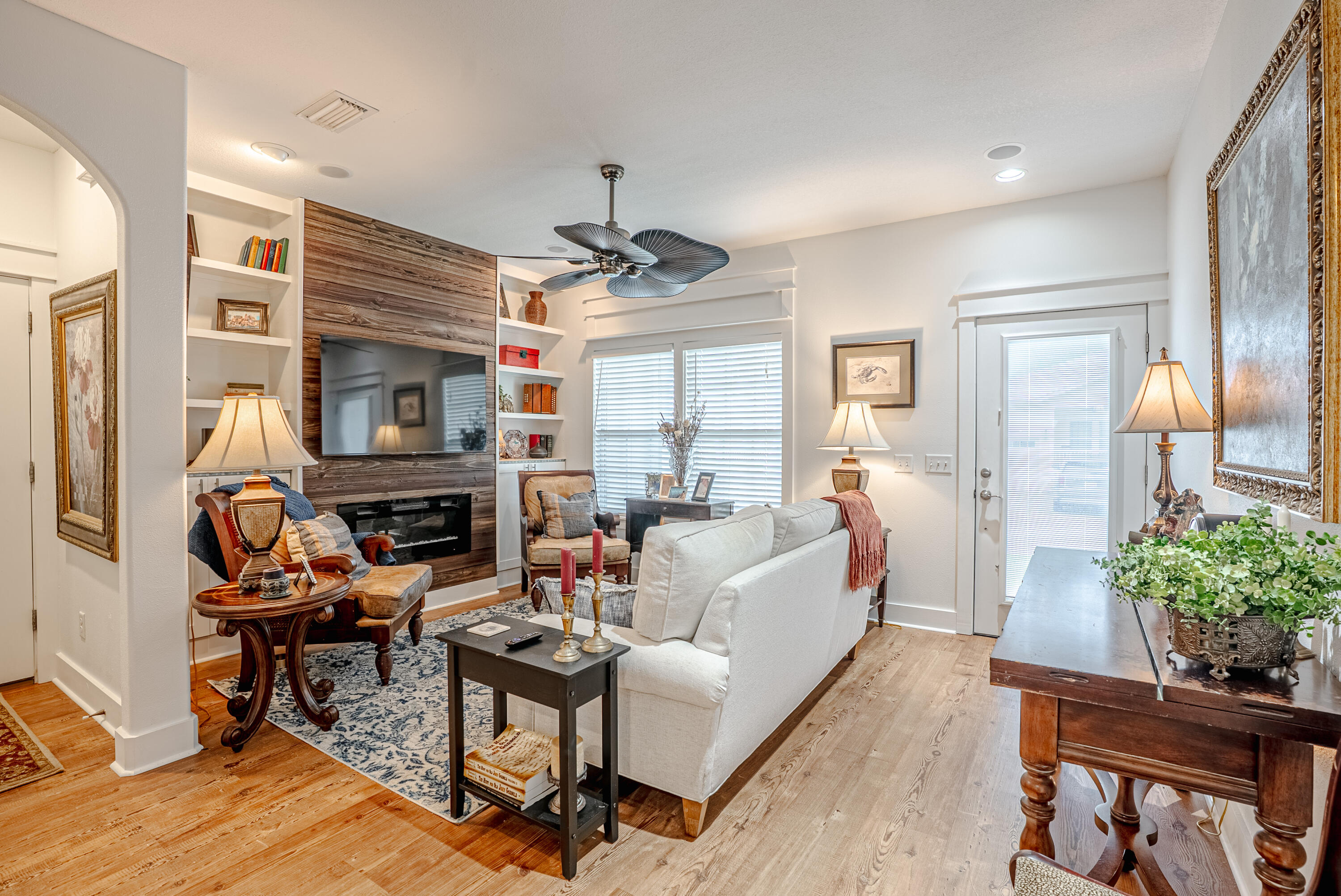 PARADISE GROVE - Residential