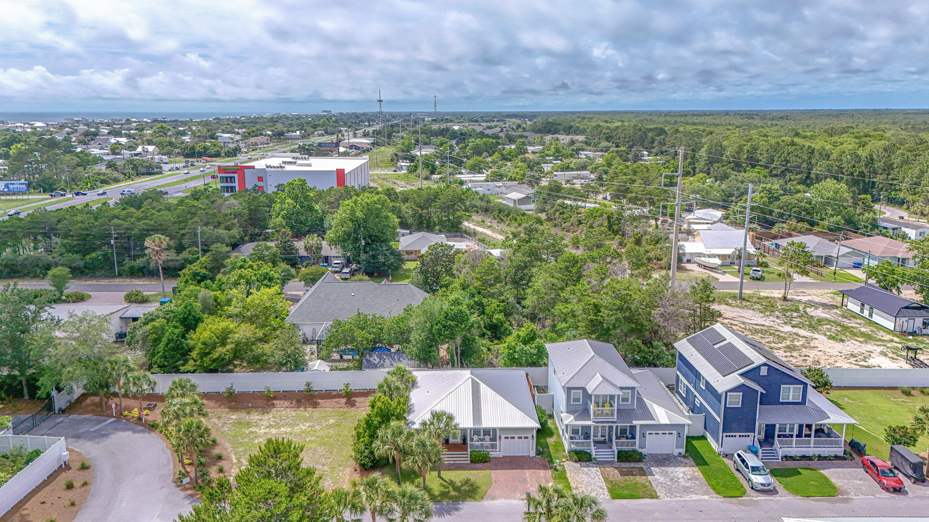 PARADISE GROVE - Residential