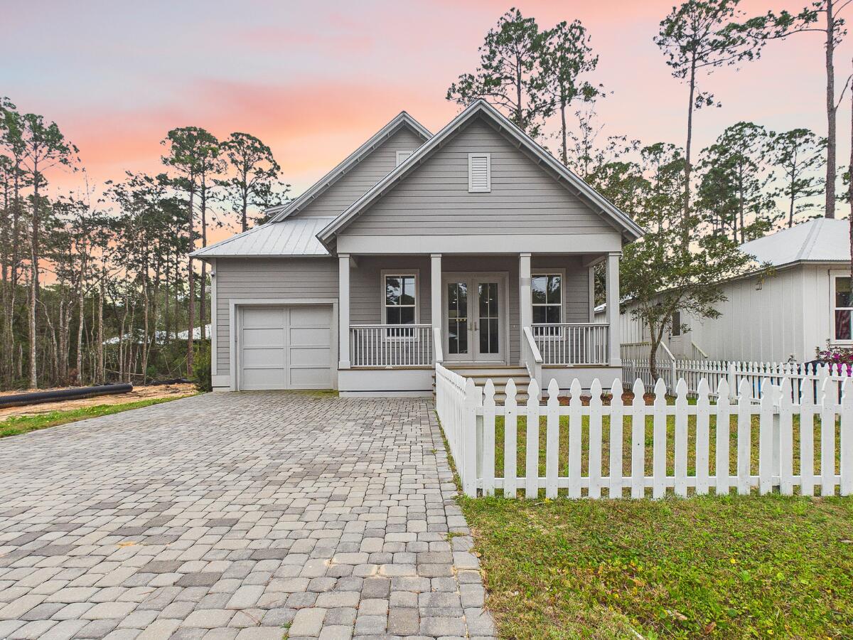 MAGNOLIA BEACH - Residential