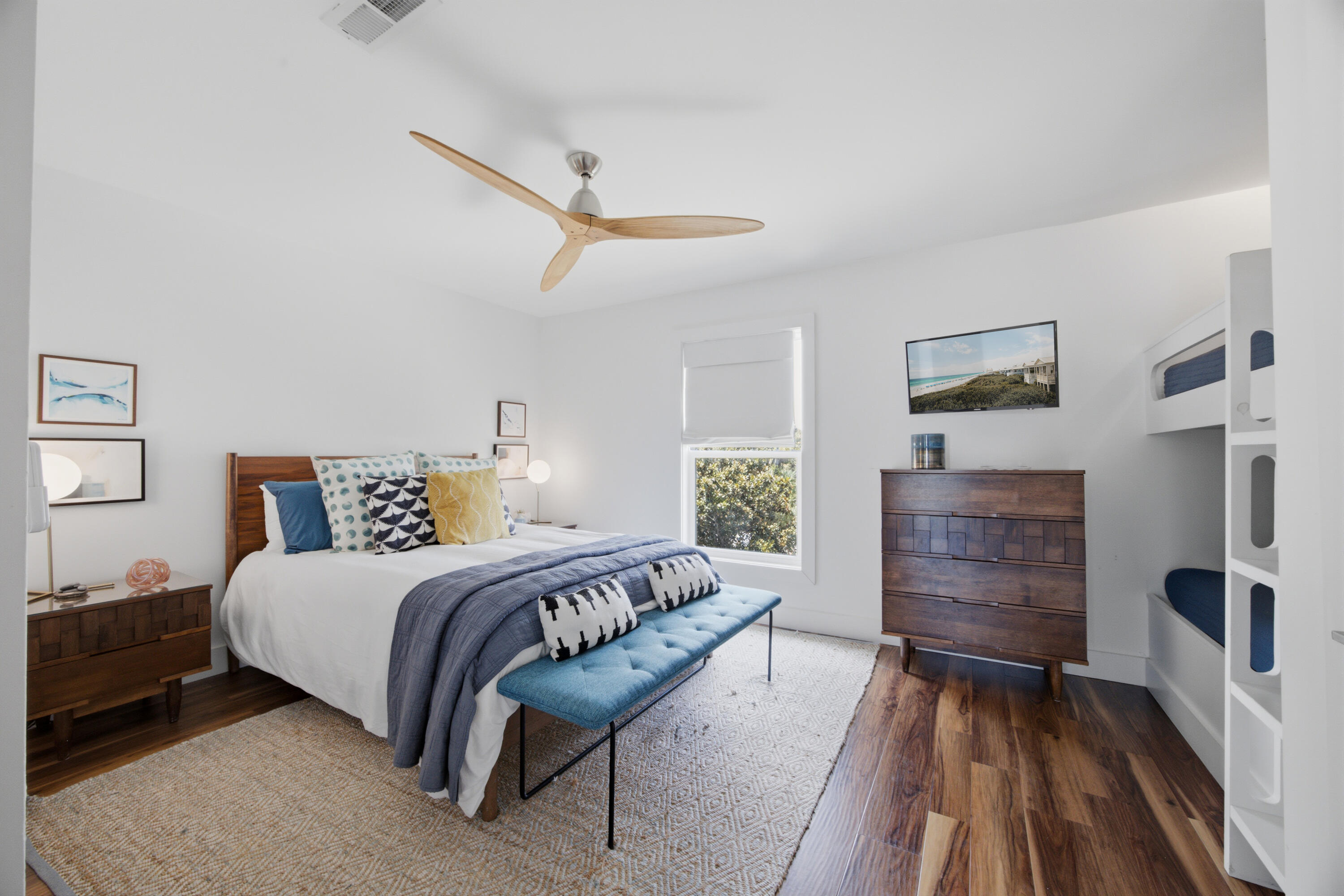 SHORELINE T/H - Residential