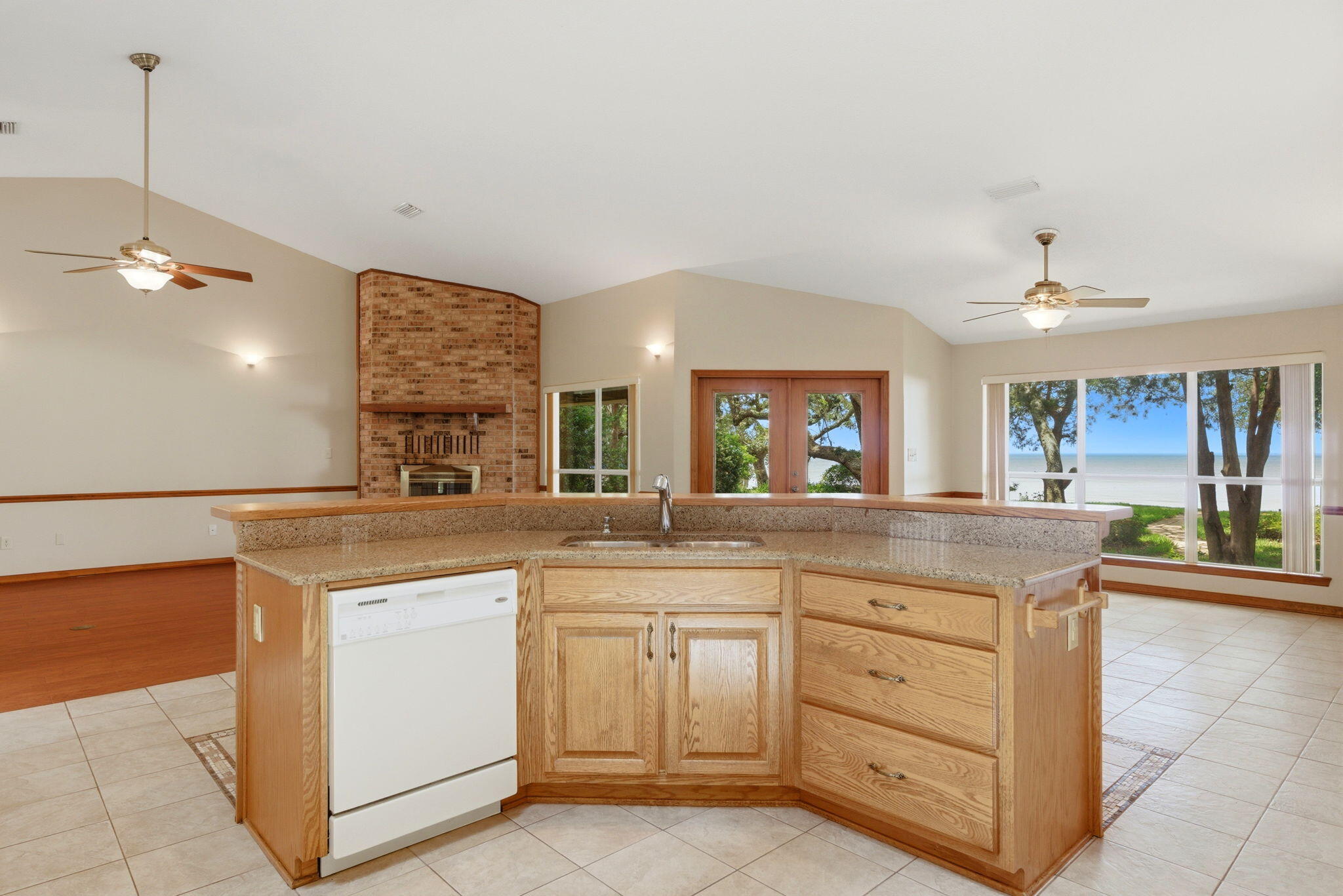 ROBLEDAL ESTATES - Residential