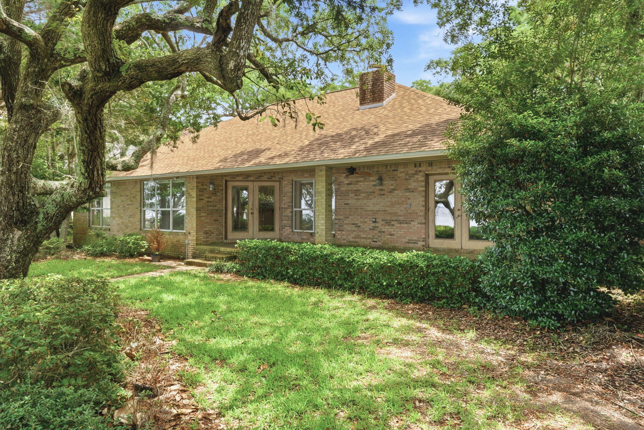 ROBLEDAL ESTATES - Residential