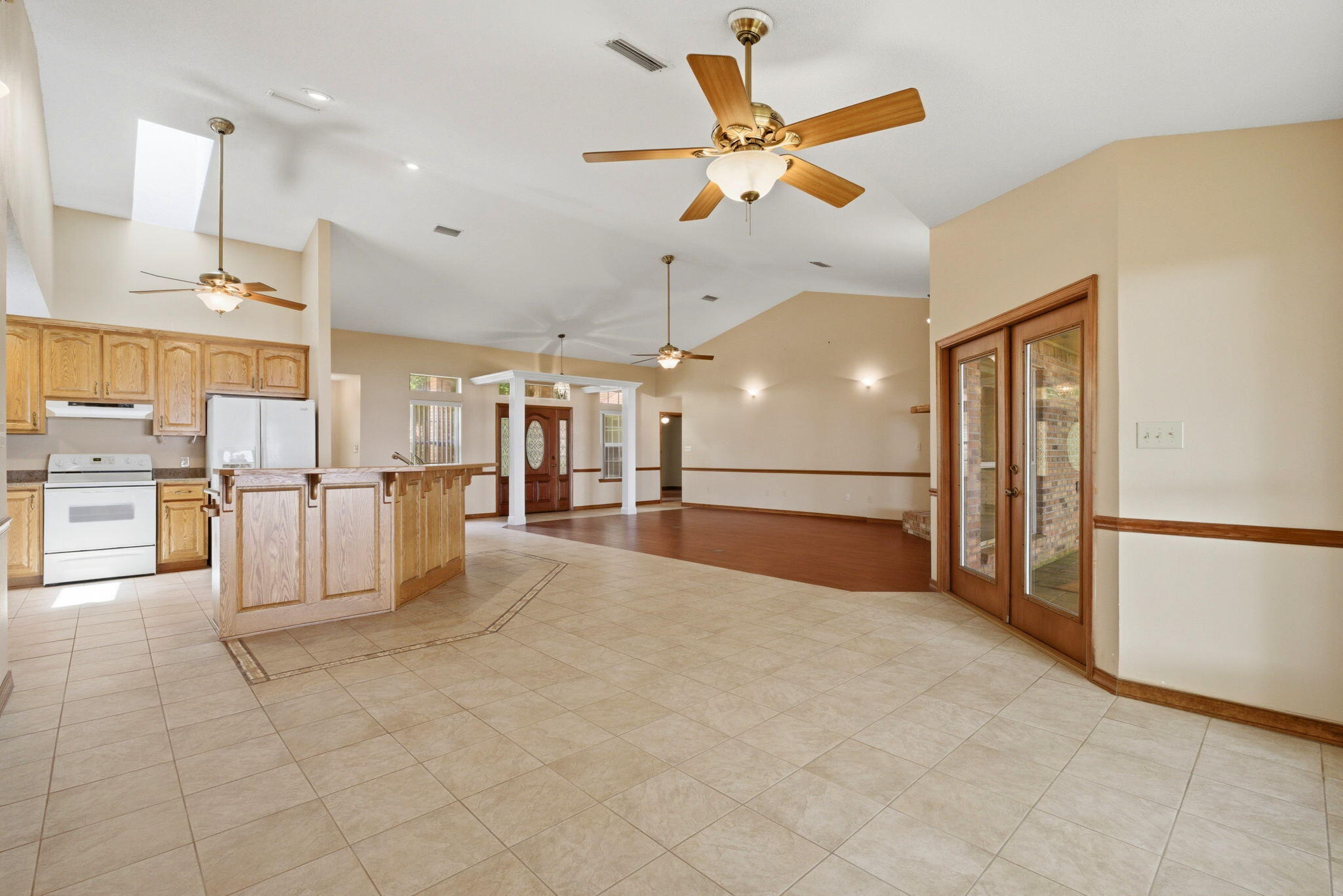 ROBLEDAL ESTATES - Residential