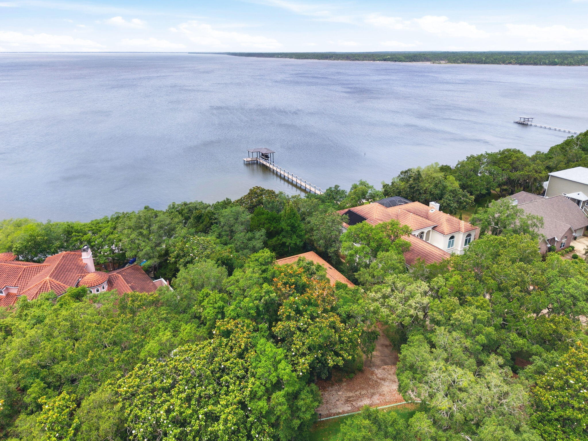 ROBLEDAL ESTATES - Residential