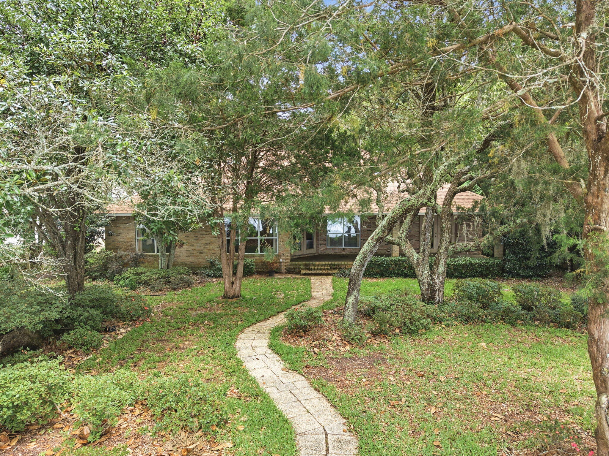 ROBLEDAL ESTATES - Residential