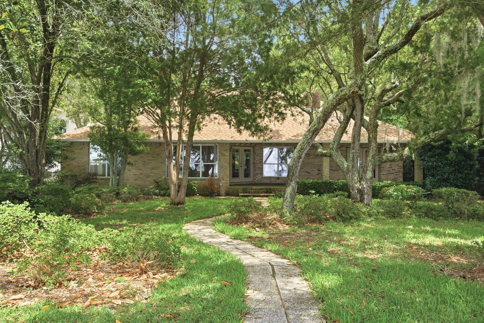 ROBLEDAL ESTATES - Residential