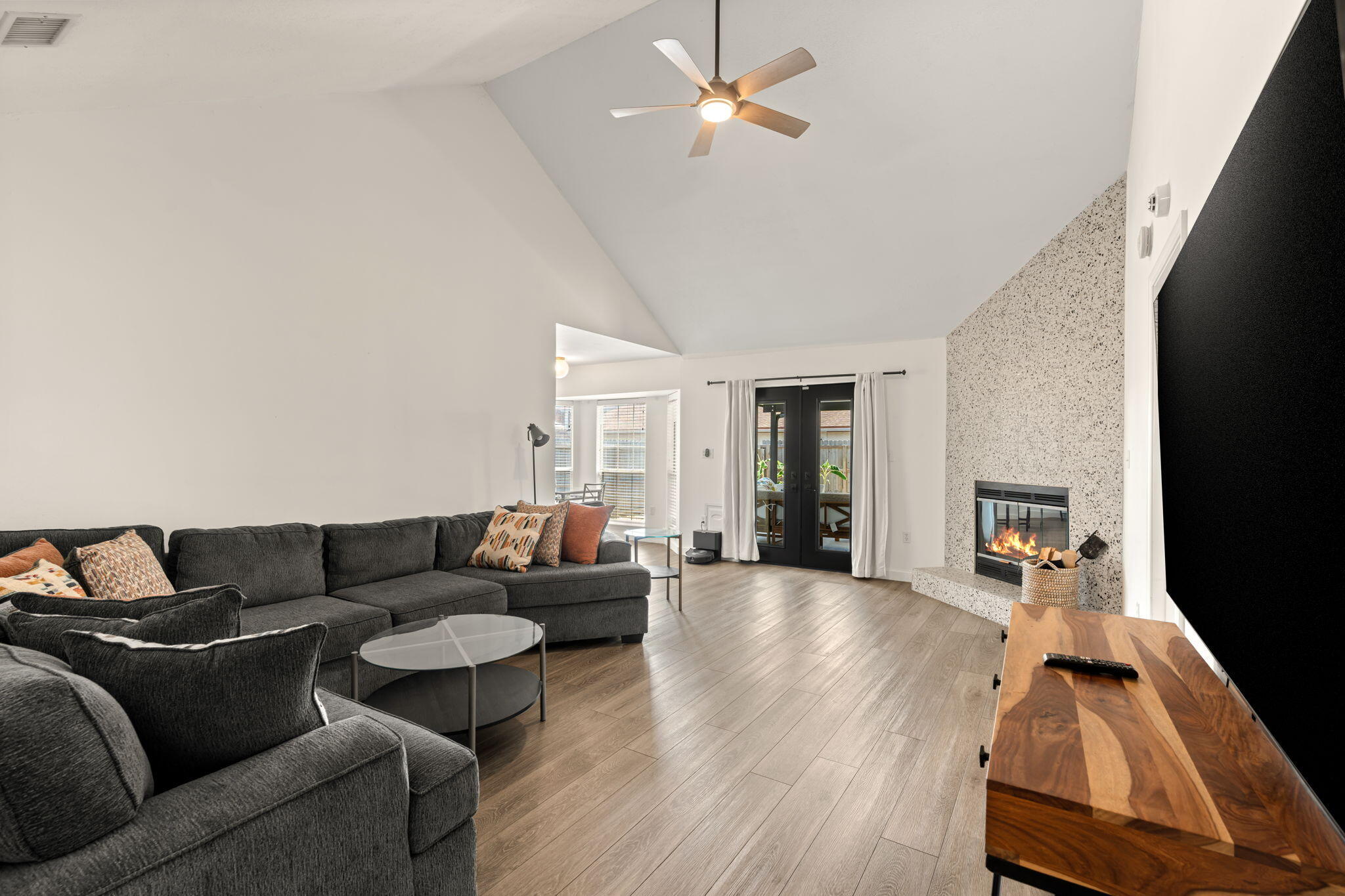 PINE RIDGE TRACE RE/SUB - Residential Lease