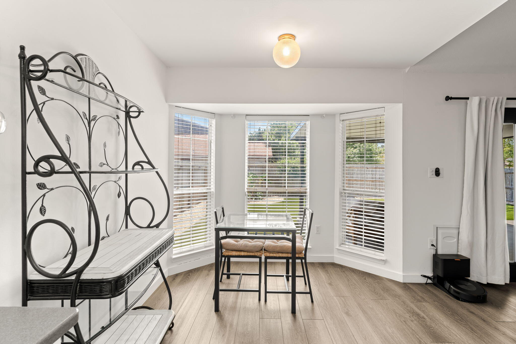 PINE RIDGE TRACE RE/SUB - Residential Lease