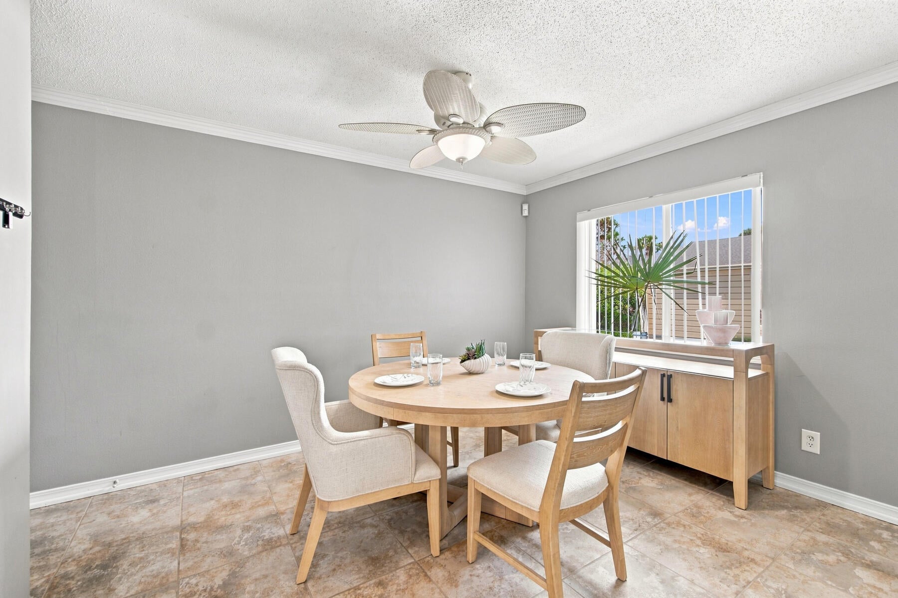 FINISTERRA CONDO - Residential