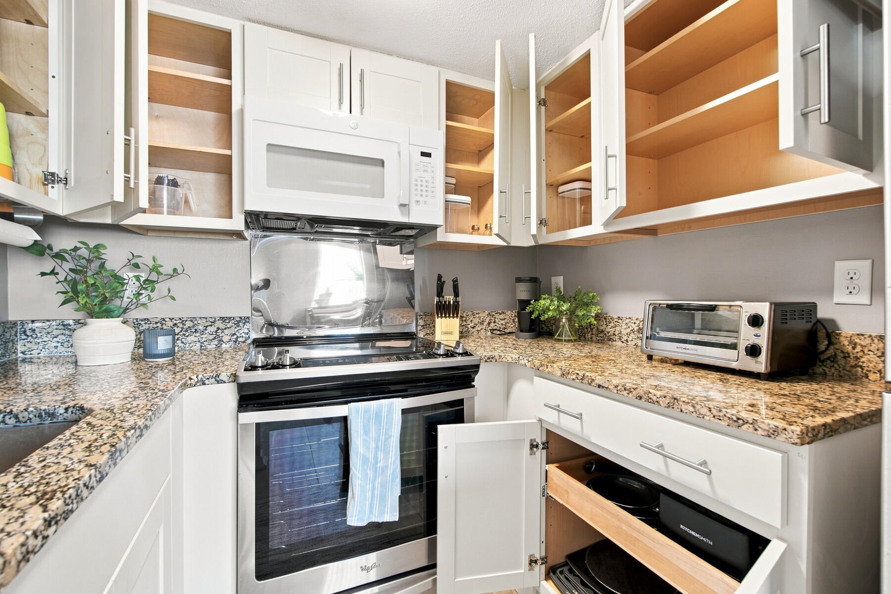 FINISTERRA CONDO - Residential