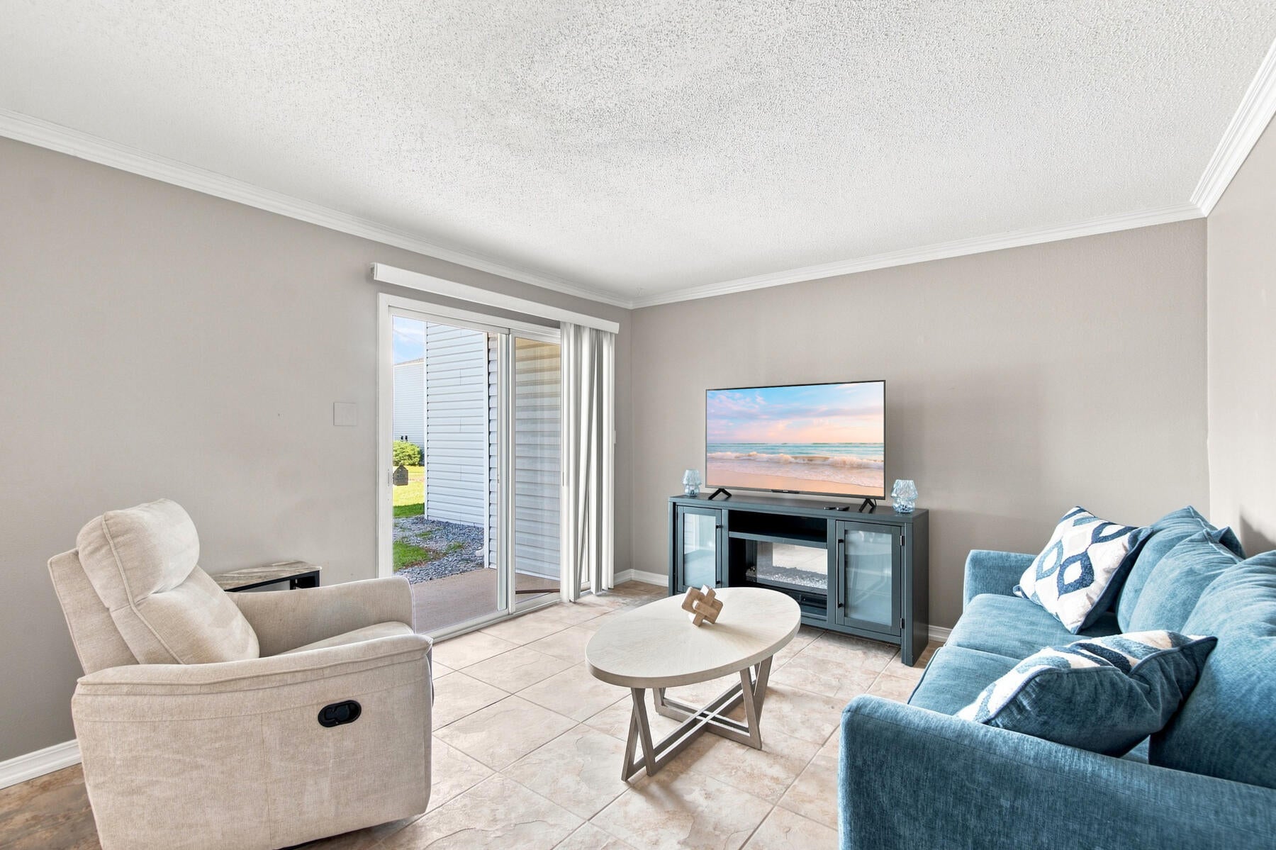 FINISTERRA CONDO - Residential