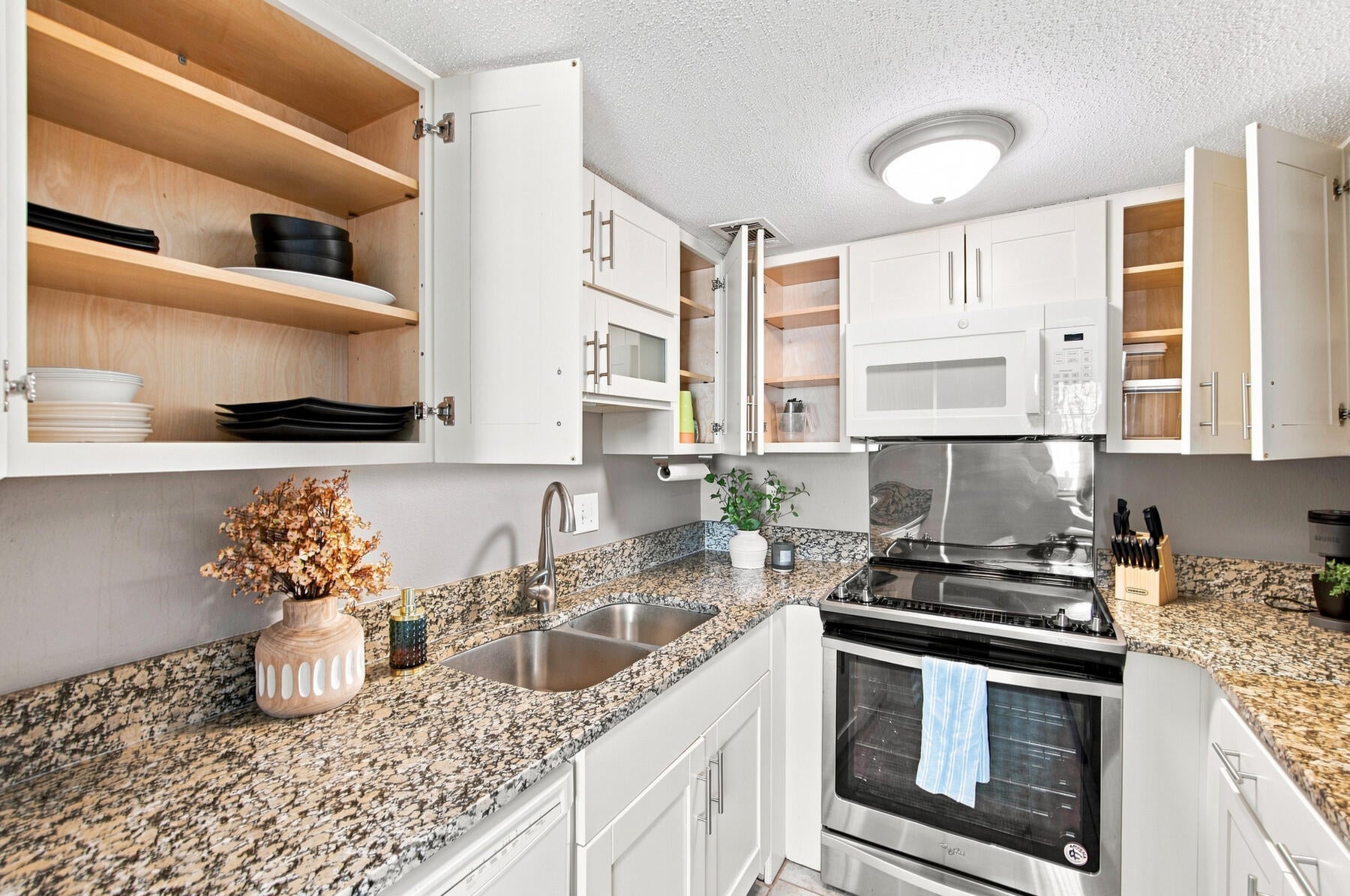 FINISTERRA CONDO - Residential