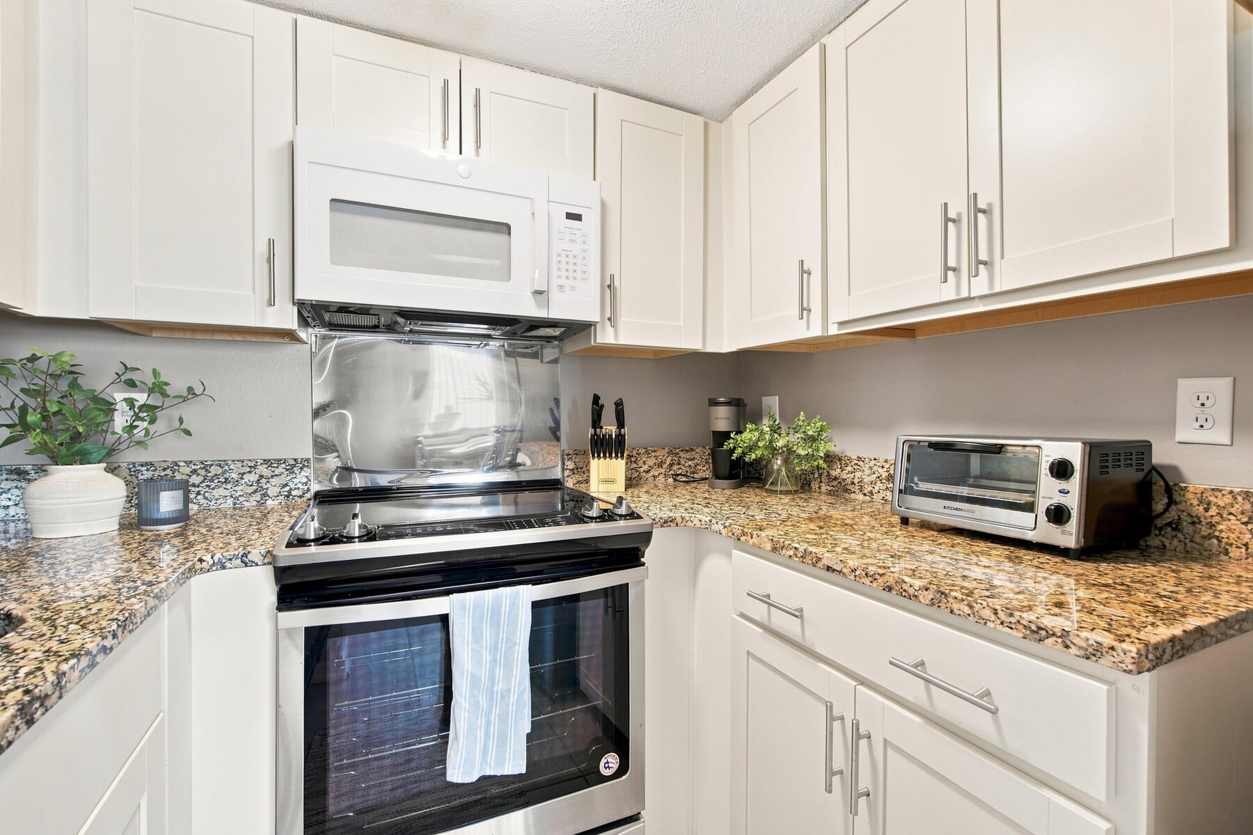 FINISTERRA CONDO - Residential