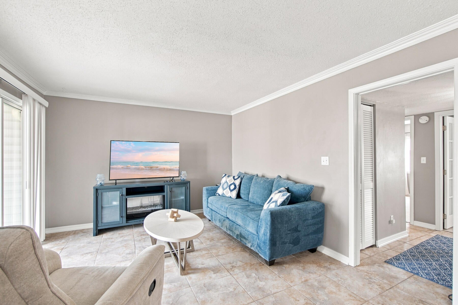 FINISTERRA CONDO - Residential