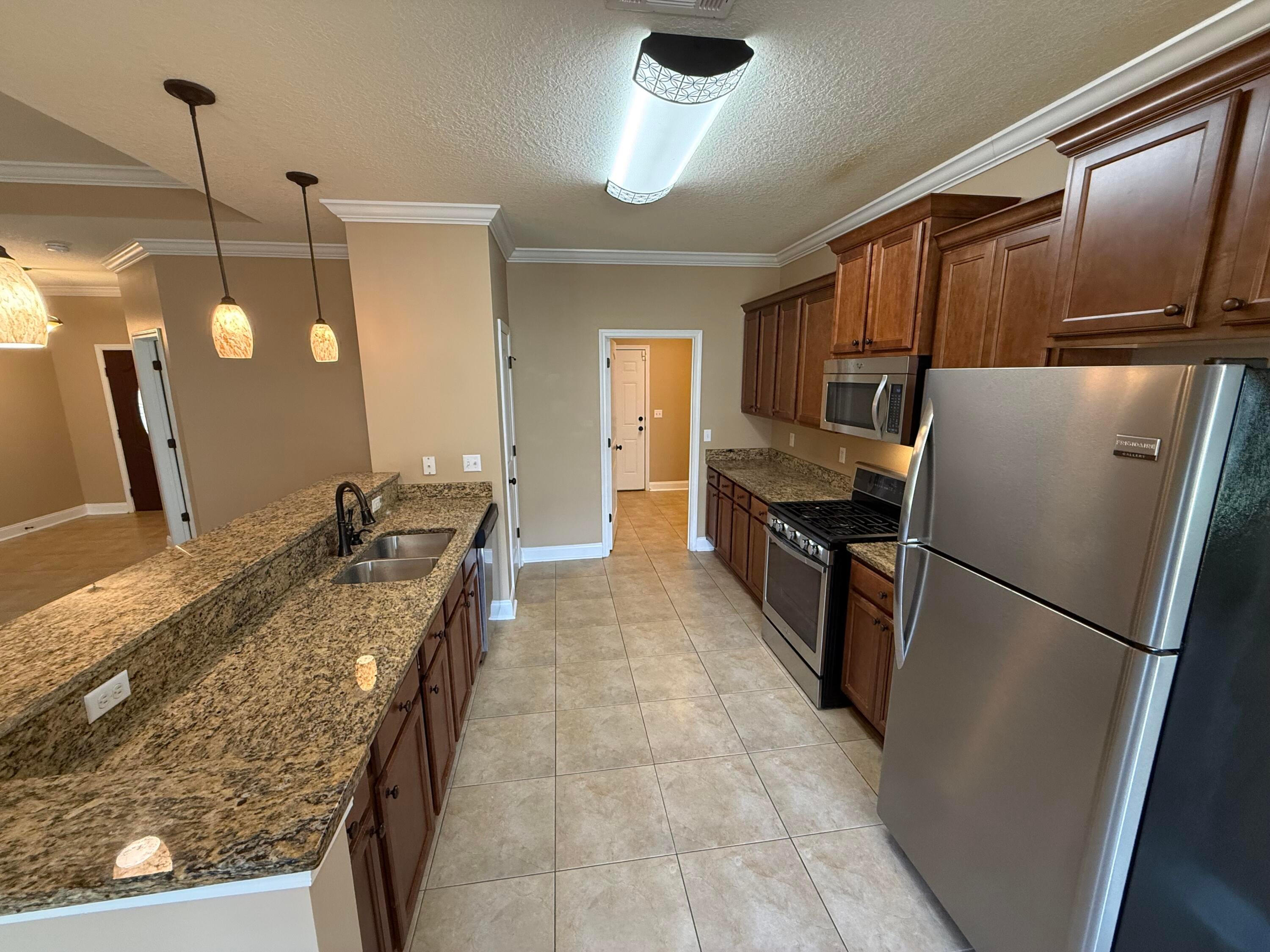 DUGGAN POND ESTATES - Residential Lease