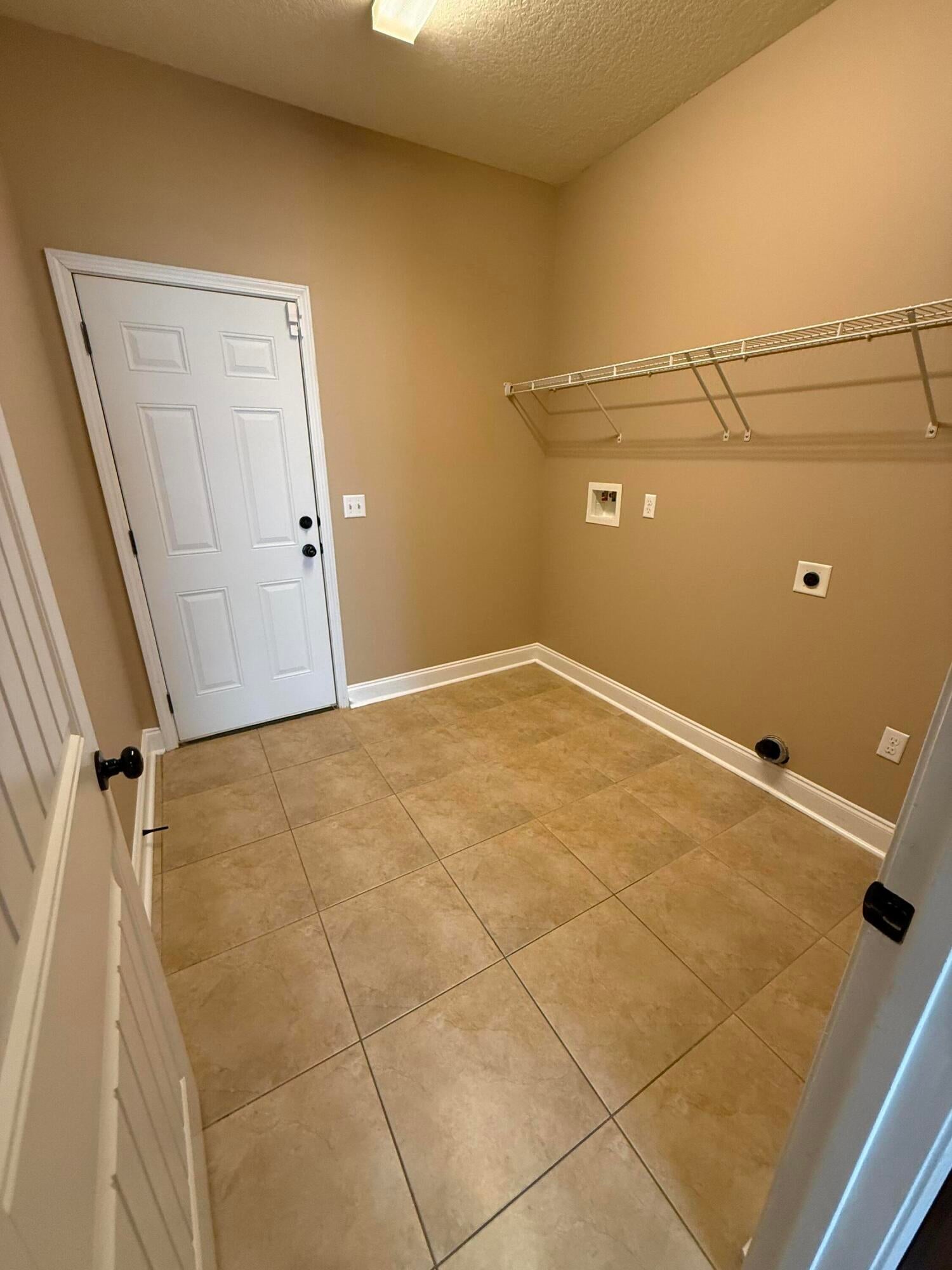 DUGGAN POND ESTATES - Residential Lease