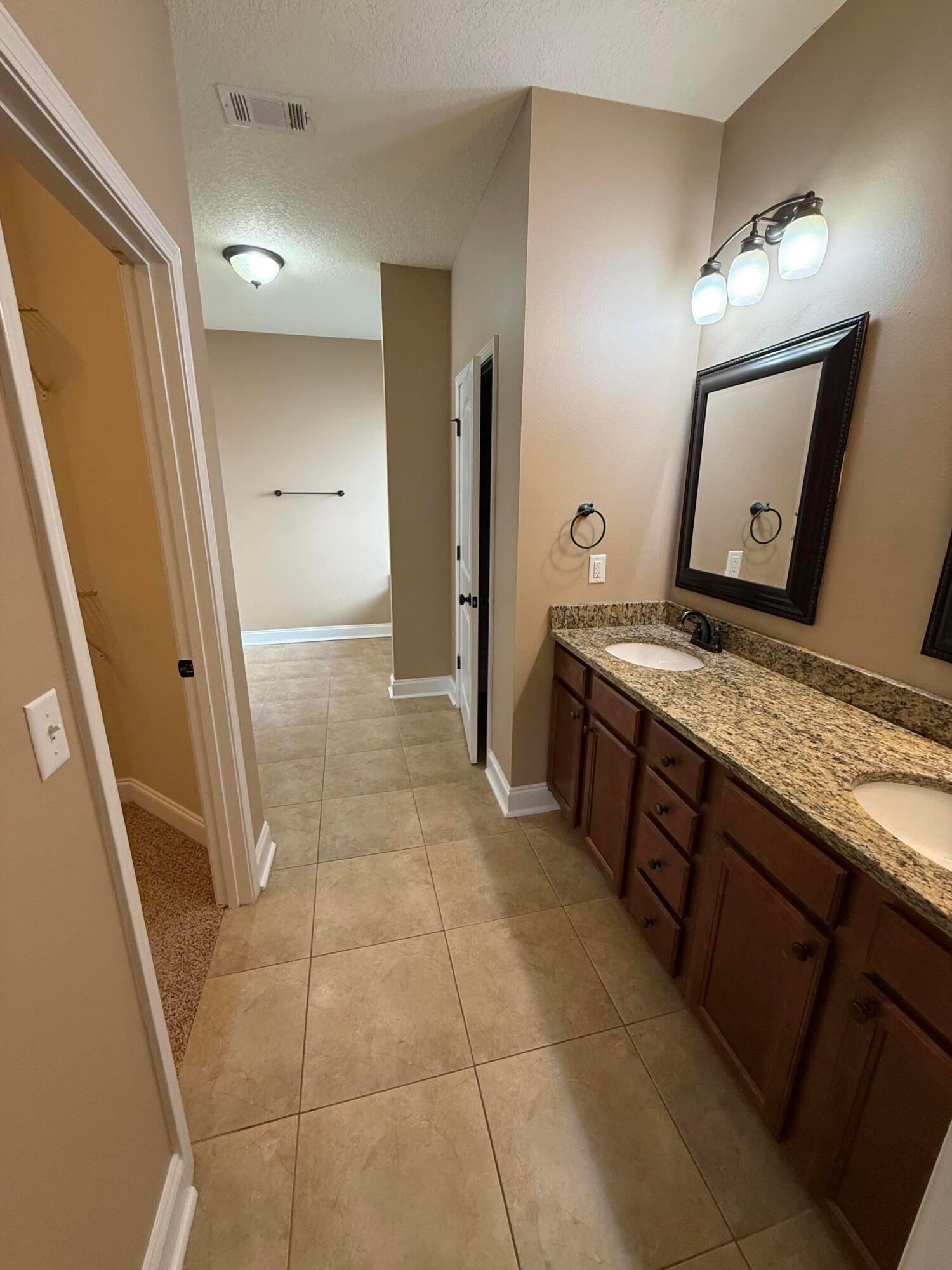 DUGGAN POND ESTATES - Residential Lease