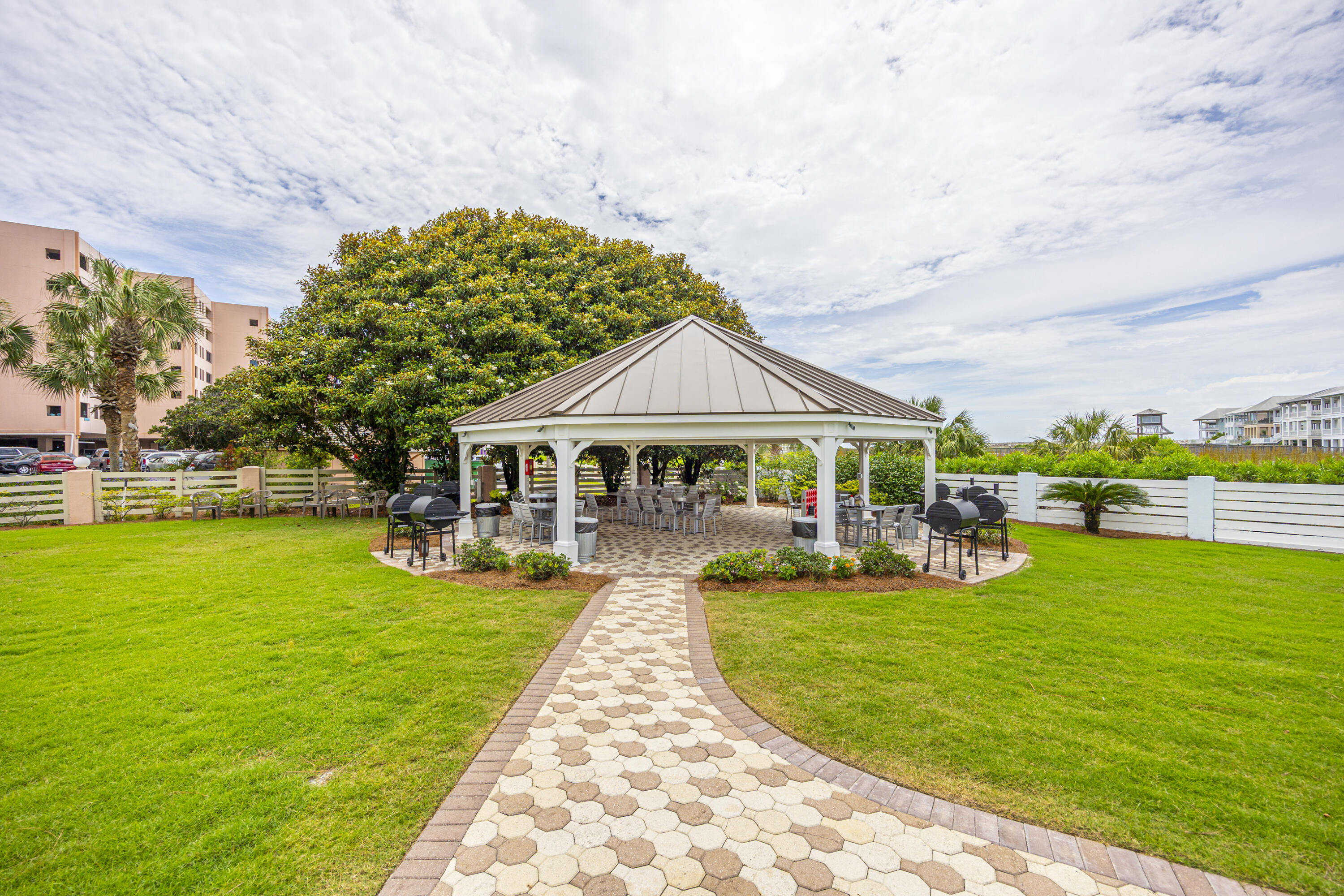 ISLANDER CONDO PH 2 - Residential