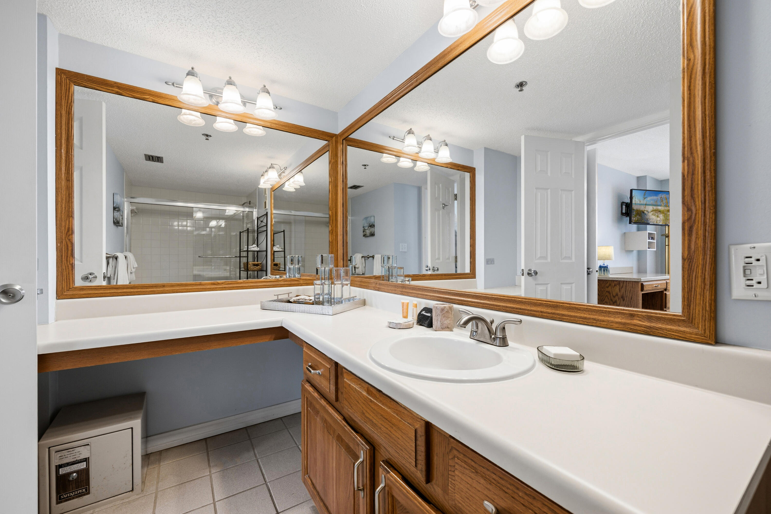 ISLANDER CONDO PH 2 - Residential